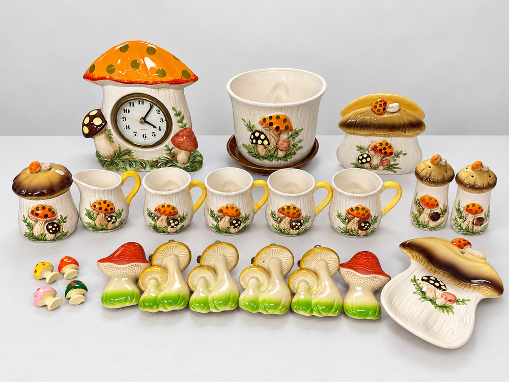 VTG 1970s Sears Merry Mushroom 21 Pc LOT Collection CLOCK PLANTER Mugs Wall Deco